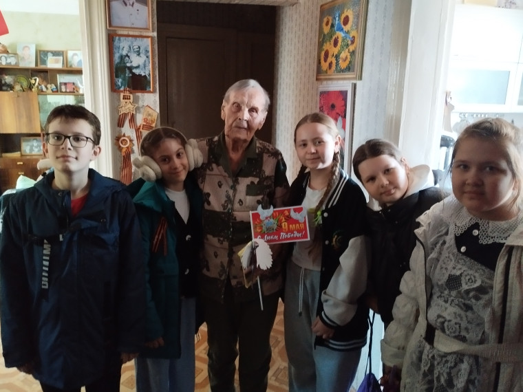 "80 добрых дел". Ребята 4а класса поздравили "детей войны".